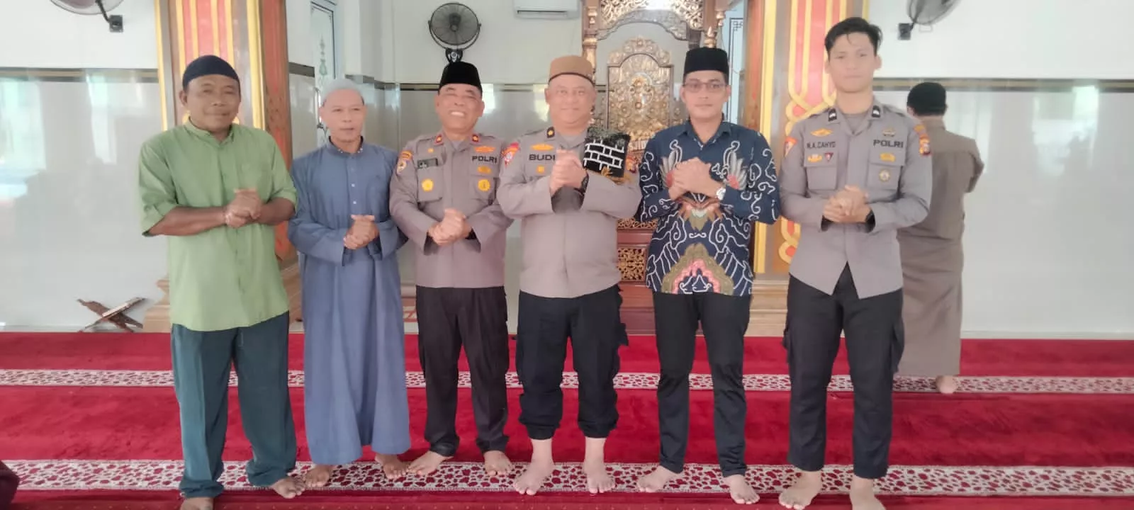 Polres Rohil Gelar Jumat Keliling di Cempedak Rahuk: Dekat dengan Warga, Cegah Karhutla, dan Jaga Harkamtibmas