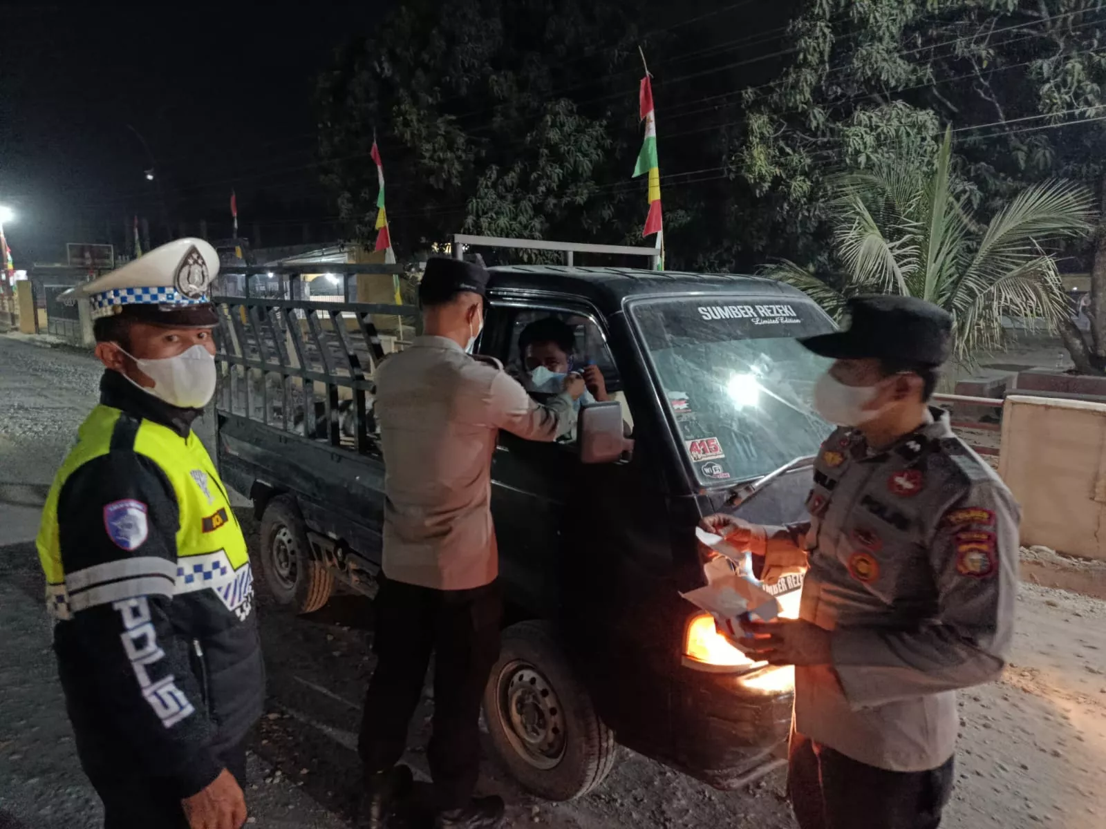 Polsek Pujud Bagikan 250 Masker kepada Masyarakat, Antisipasi Dampak Asap Karhutla