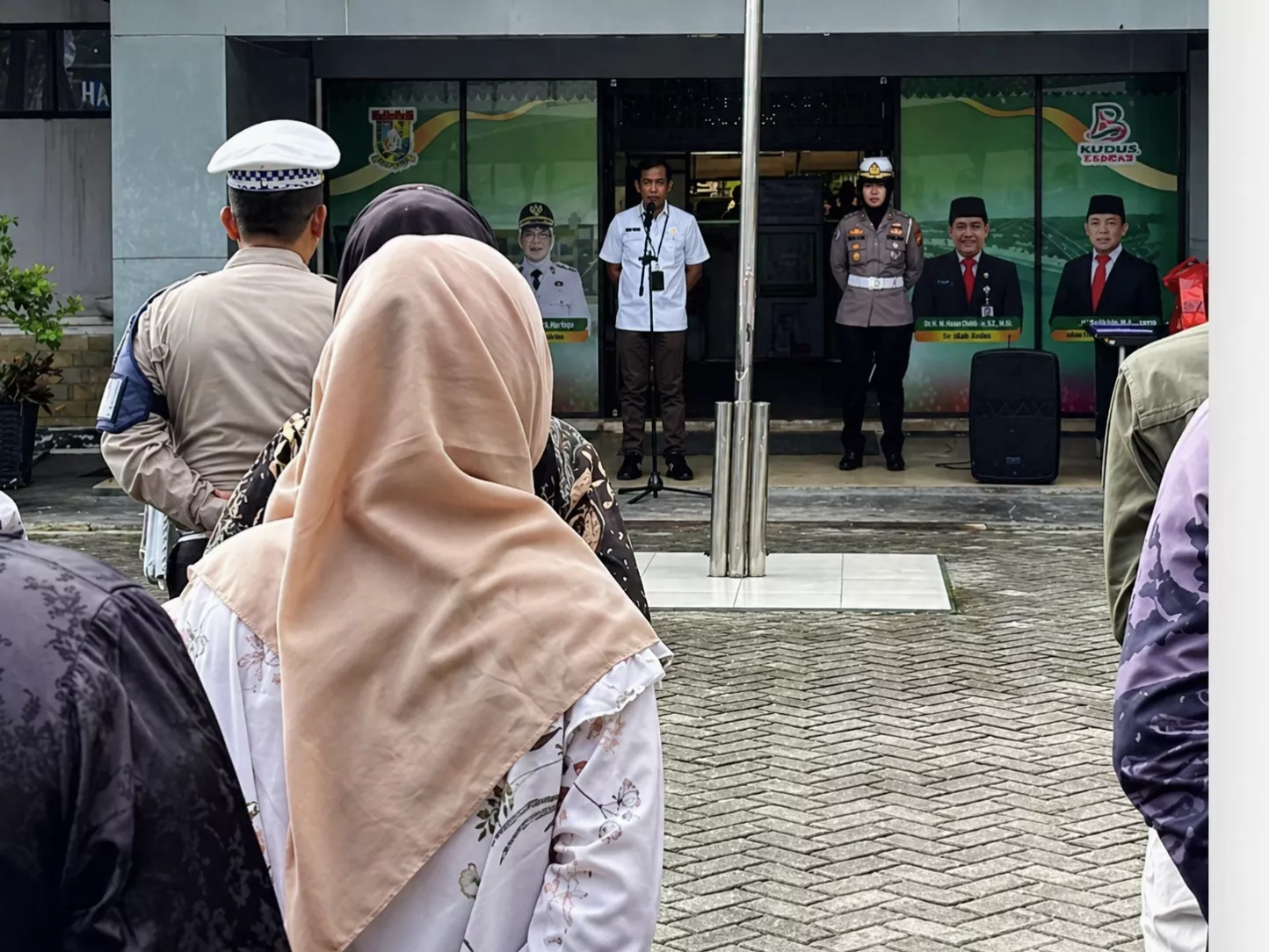 Kedepankan Sisi Humanis, Bapenda Kampar dan Tim Gabungan Edukasi Warga Taat Pajak di Jalan
