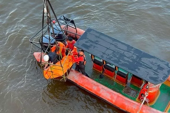 Kru Kapal Meninggal Ditengah Laut, Basarnas Pekanbaru Lakukan Evakuasi