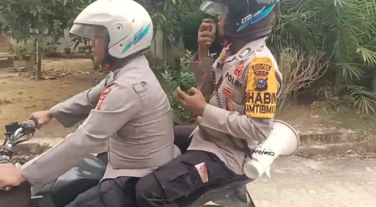 Bripka Jumanto Keliling Sei Meranti, Suarakan Pencegahan Karhutla Lewat Pengeras Suara