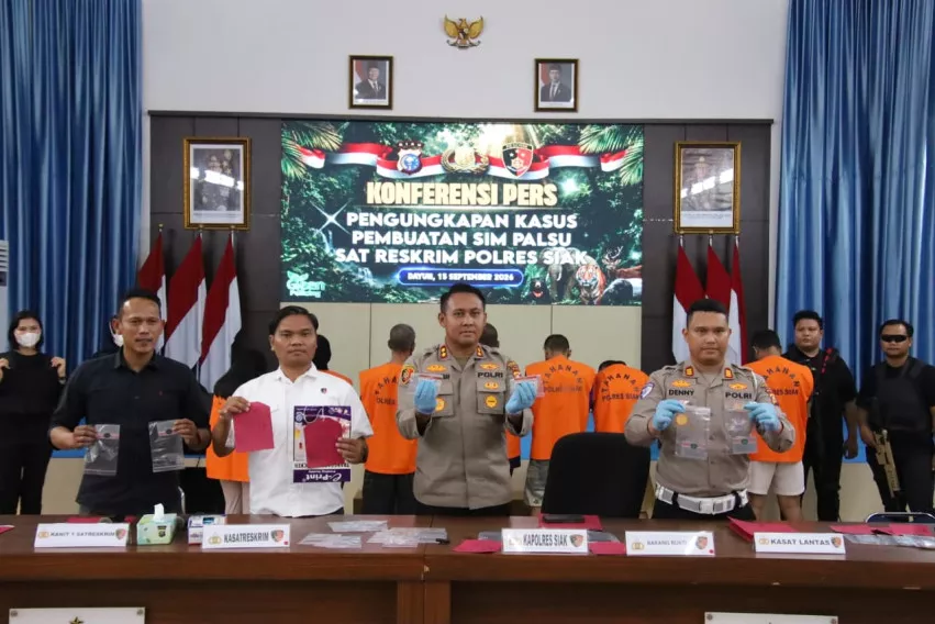Polres Siak Tangkap Delapan Pelaku Pemalsuan SIM di Siak dan Pekanbaru