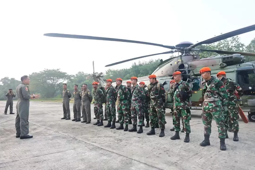 Tak Ada Akses Darat, 13 Prajurit Kopasgat Diterjunkan Lewat Udara ke Kerumutan