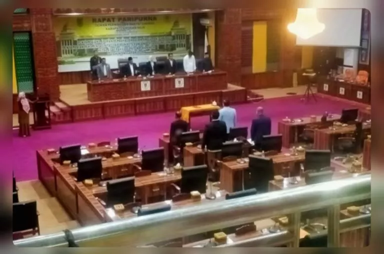 Paripurna LKPJ Rohil Menuai Tanda Tanya: Dokumen Kehadiran dan Bukti Visual Berbeda, Publik Minta Penjelasan. 