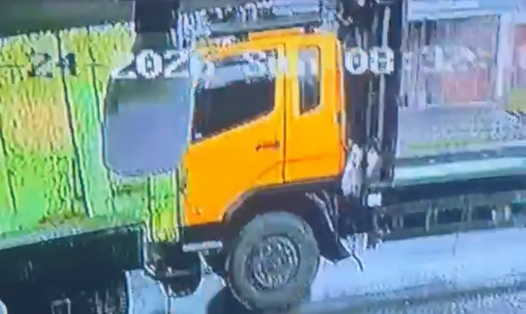 SPBU Dipenuhi Truk Balak Kayu Hingga Makan Jalan, Nyawa Melayang di Soekarno Hatta