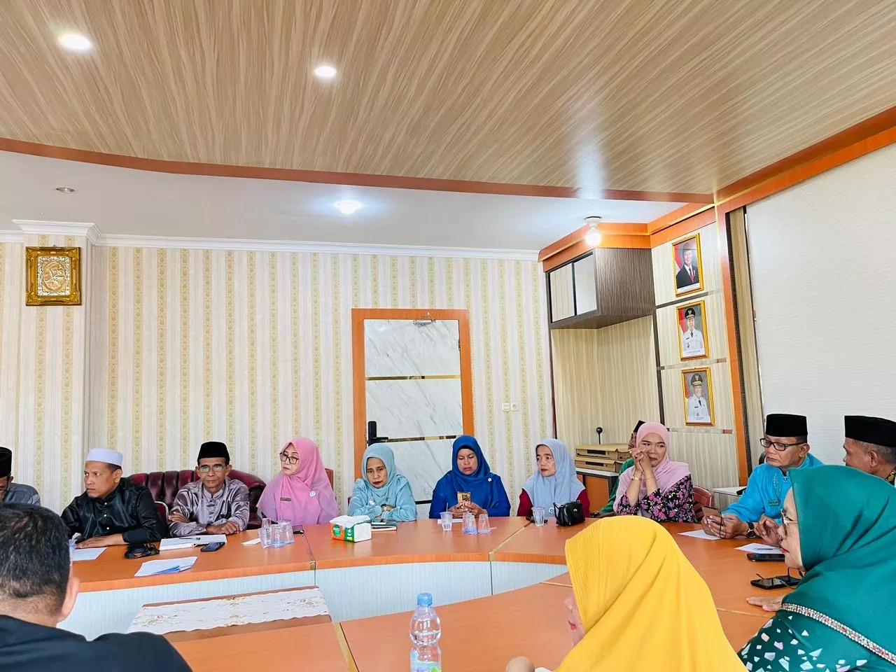 Pimpin Rapat Pemantapan, Sekretaris Disdikbud Rohil Tegaskan Komitmen Pemkab Dukung Karnaval HUT ke-81 RI