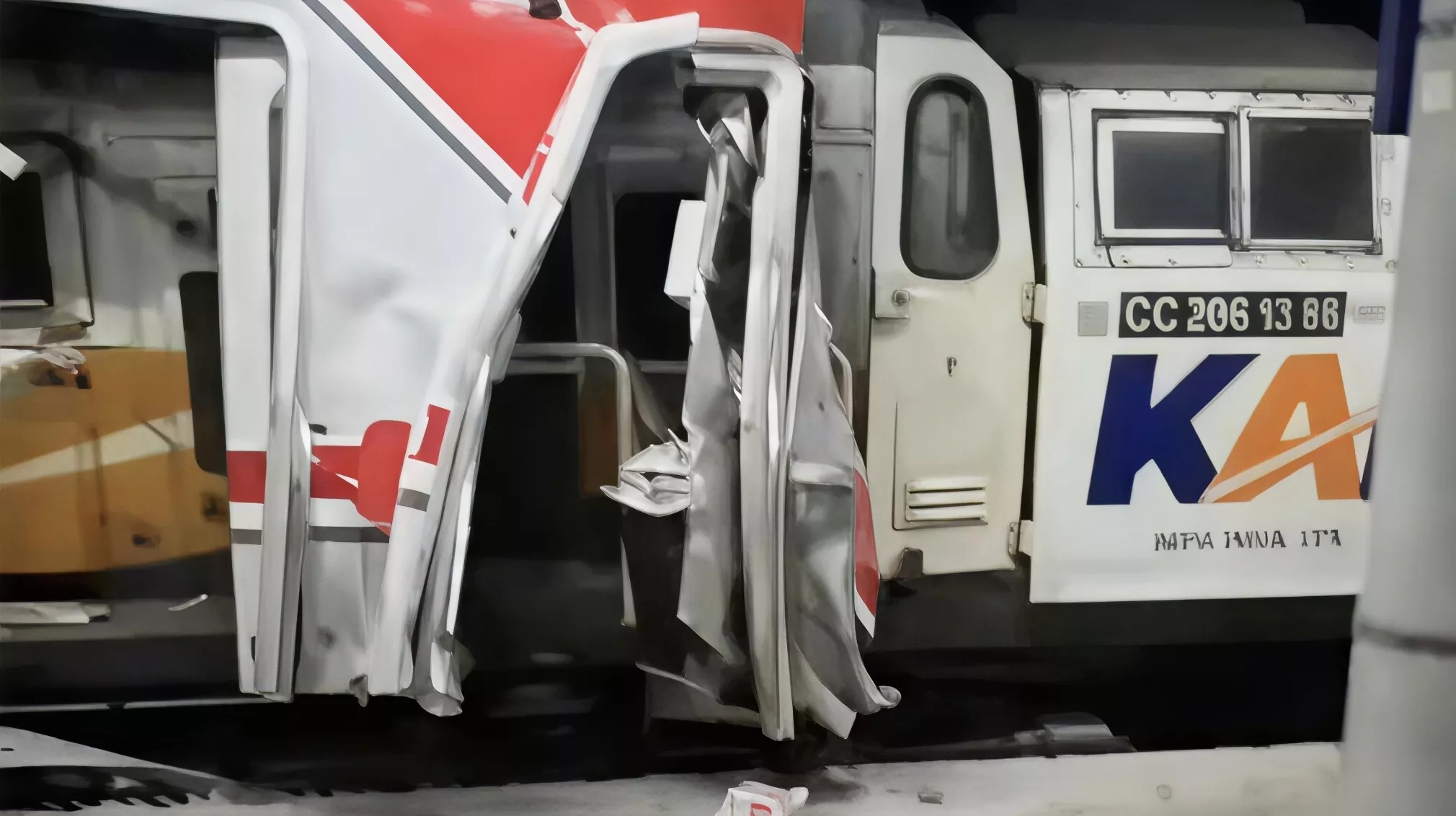 Tabrakan KA Argo Bromo Anggrek dan KRL di Stasiun Bekasi Timur, 3 Orang Dilaporkan Tewas