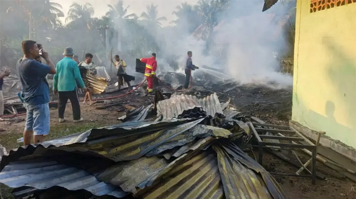 Kebakaran Melanda Kawasan SMPN 5 Kopah Kuantan Tengah, Kantin, Gudang dan Musala Hangus 