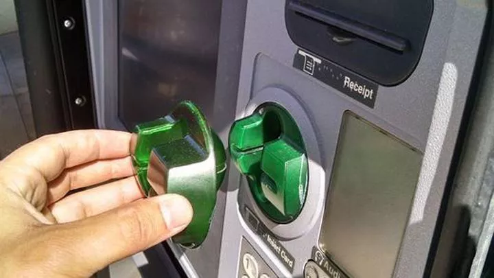 Polisi Bongkar Sindikat Pencurian Uang Modus Ganjal ATM