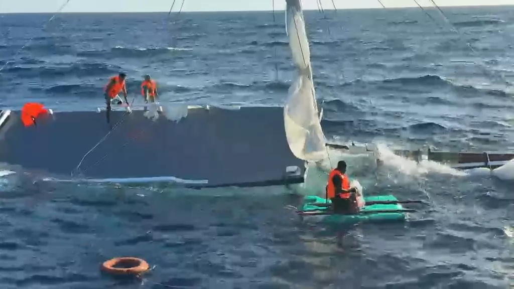 Dihantam Gelombang, KLM Boine Bai Mole Tenggelam di Perairan Bombana