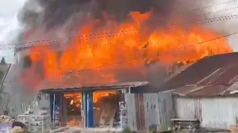 Dua Kios dan Satu Rumah di Mandonga Kendari Ludes  Terbakar, Kerugian Capai Rp 100 Juta