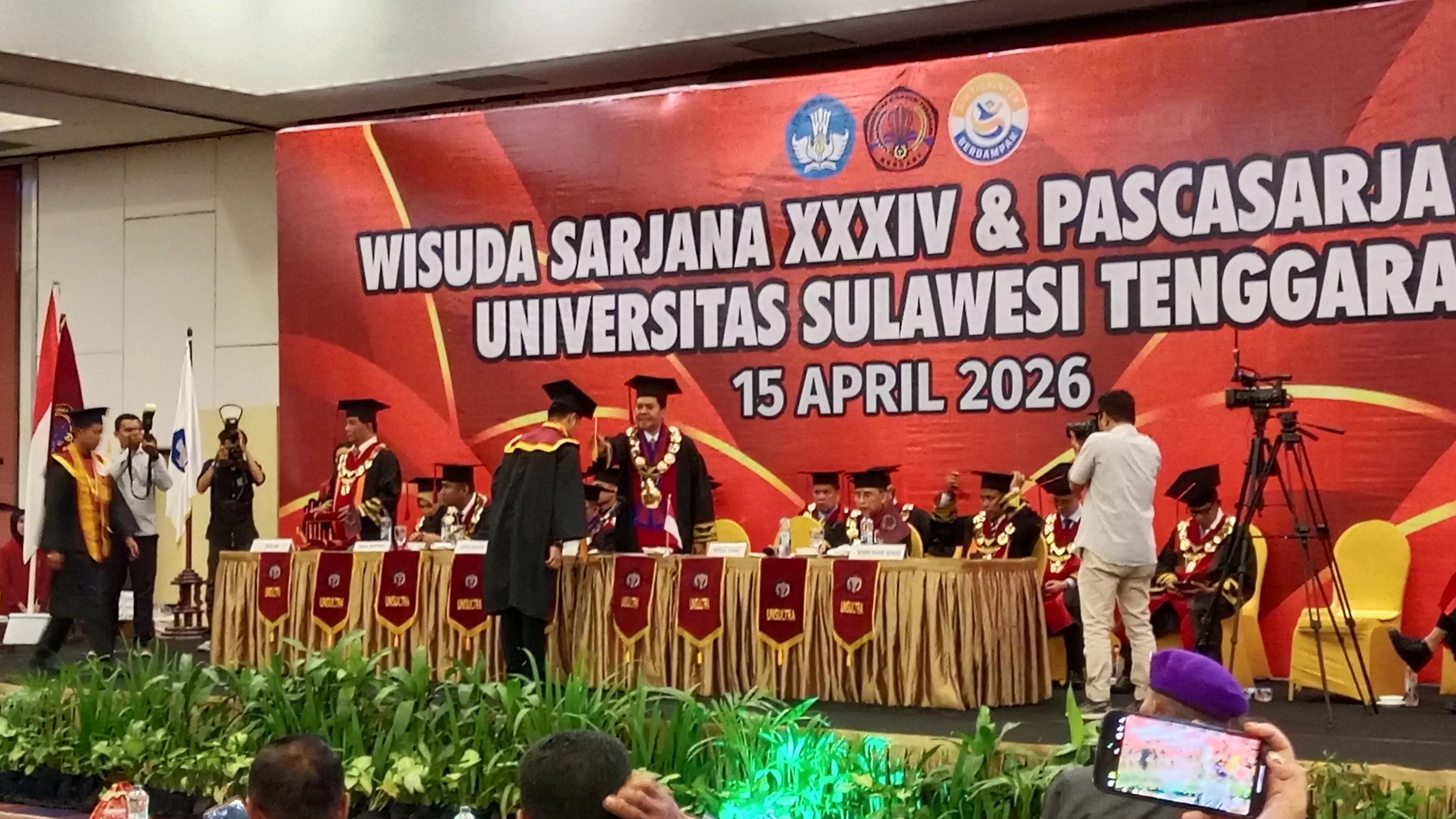 247 Wisudawan Unsultra Dikukuhkan, Lulusan Diminta Terus Belajar dan Berkarya