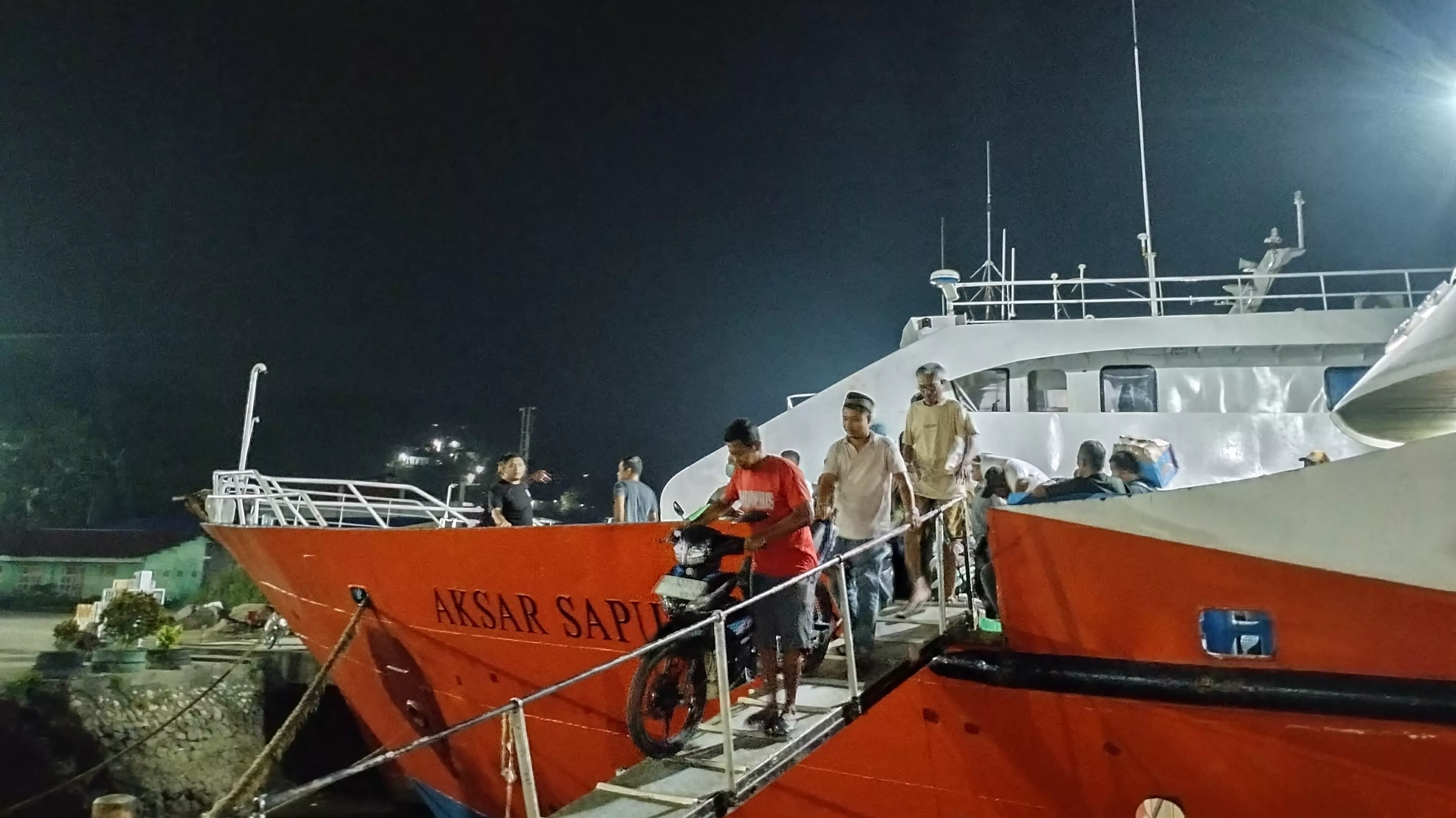 Gangguan Mesin Paksa Kapal Malam KM Aksar Saputra 08 Batal Berlayar