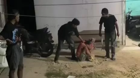 Babak Belur Diamuk Massa, Pria di Kendari Diduga Masuk Rumah Warga dan Ancam Korban Pakai Pisau