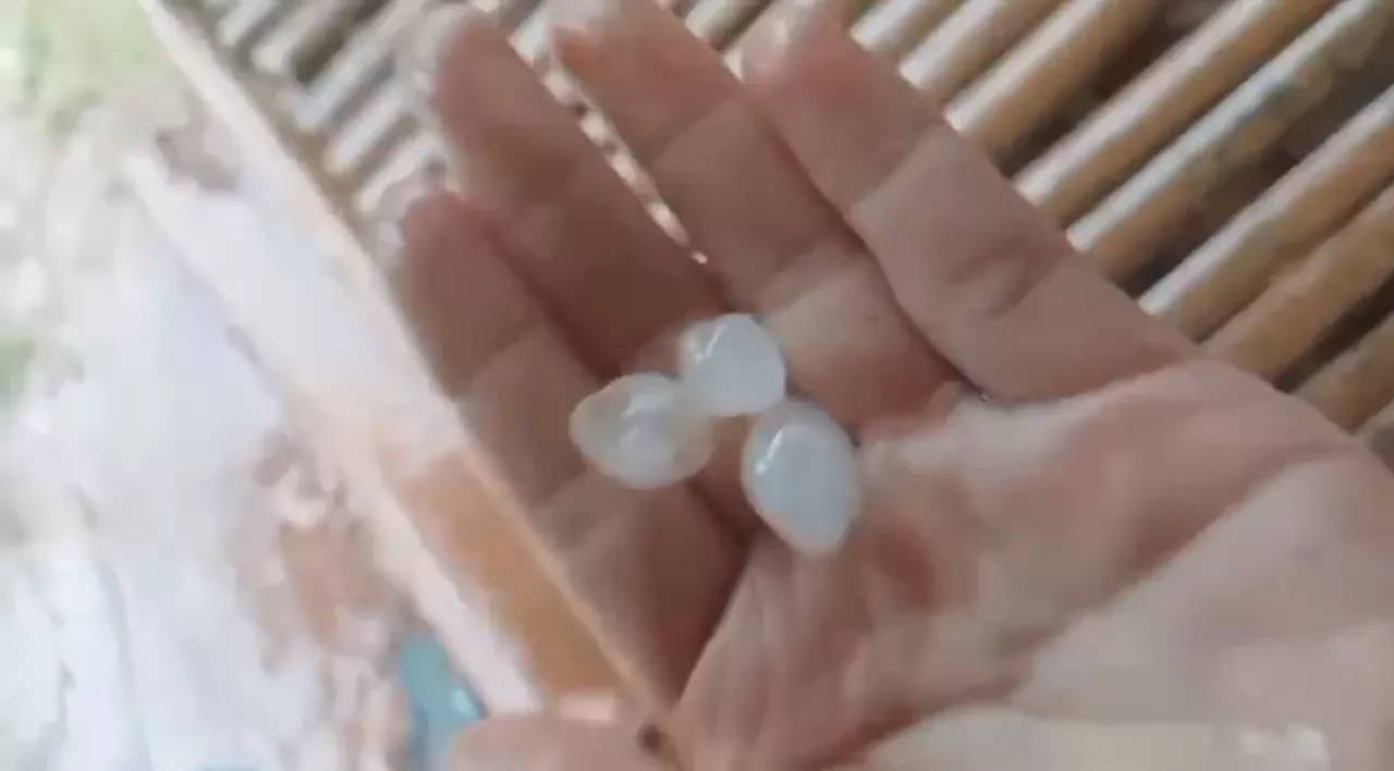 Viral! Hujan Es Turun di Puriala Konawe Selatan, Warga Heboh