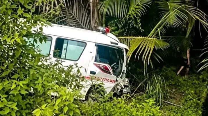 Ambulans Bawa Jenazah Kecelakaan di Konawe, Tabrak Avanza dan Terperosok ke Jurang