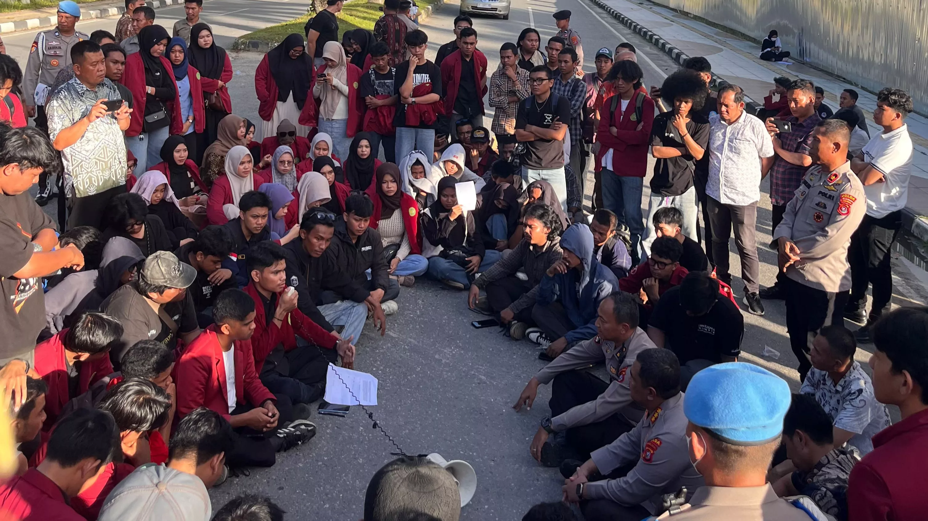 Demo di Polda Sultra, Mahasiswa Desak Kapolres Bombana Dicopot