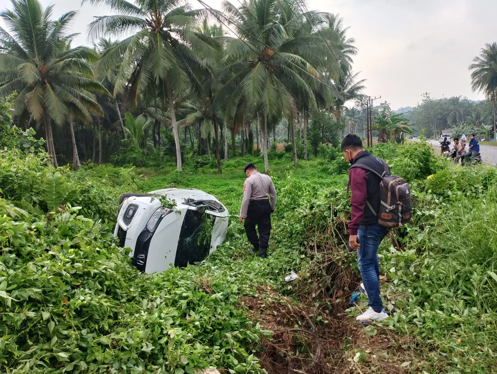 Hilangan Kendali di Trans Sulawesi, Honda Brio Terbalik di Konawe Utara