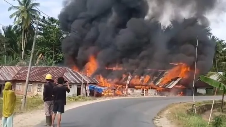 Rumah Warga di Desa Eewa Konawe Selatan Ludes Terbakar, Polisi Masih Selidiki Penyebab