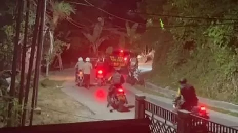 Massa Serang Polisi Saat Evakuasi Wanita Korban Dugaan Penyekapan di Kendari, Pelaku Melarikan Diri