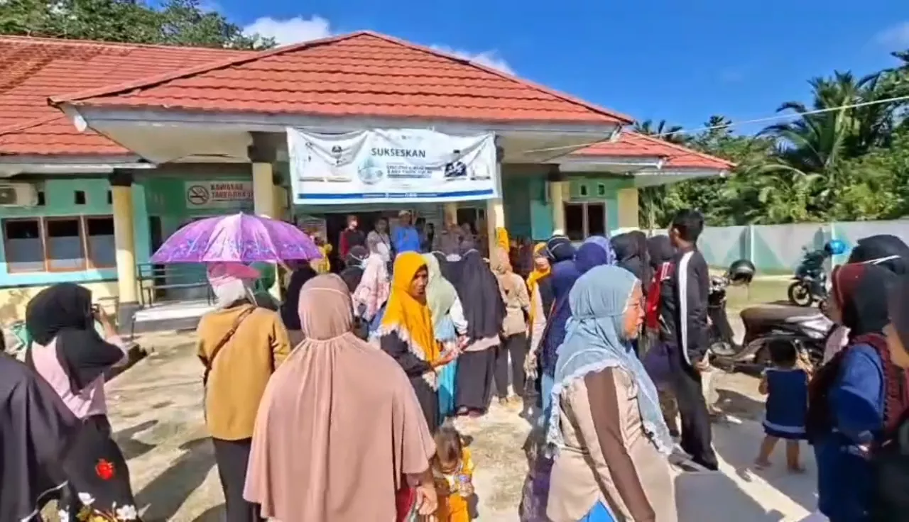 Warga Demo Penonaktifan Bidan di Puskesmas Nambo, Camat Pastikan Bertugas Kembali