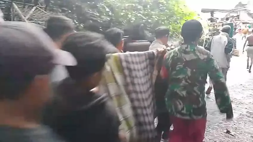 Pria 44 Tahun Ditemukan Tewas Tersangkut Dahan Kayu di Permandian Air Jatuh Kendari Barat