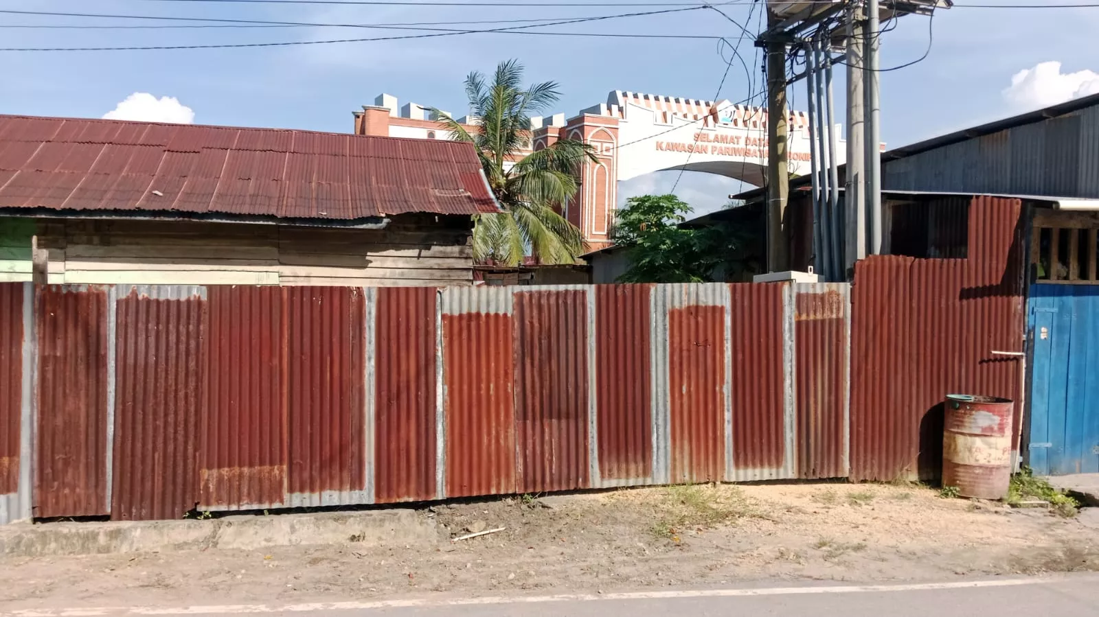 PT Sekar Alam Diduga Tutup Akses Jalan Warga di Kandai Kendari, Kelurahan Siapkan Mediasi