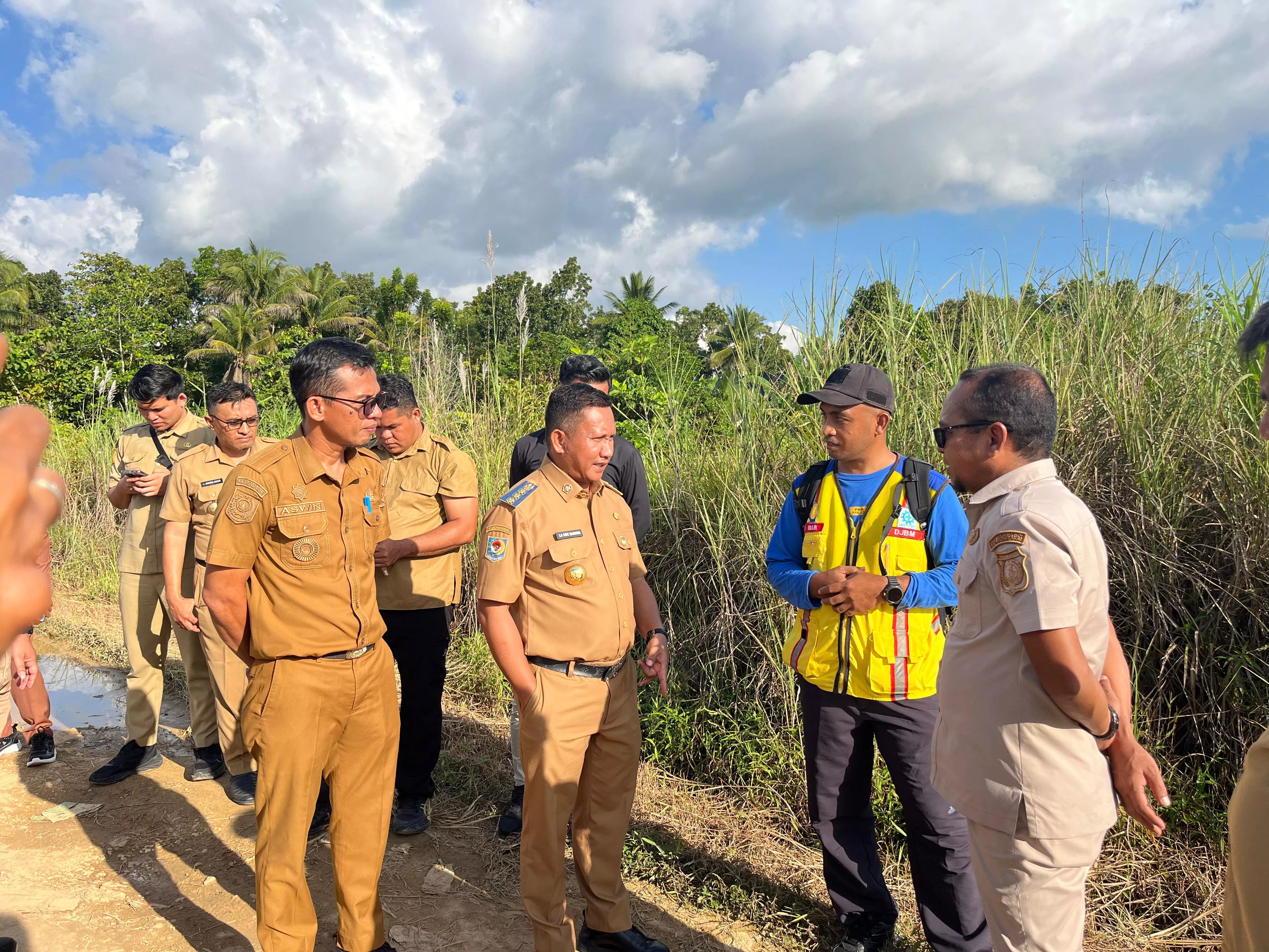 Empat Ruas Jalan di Muna Barat Mulai Dibangun, Bupati Darwin Target Tak Ada Lagi Jalan Rusak