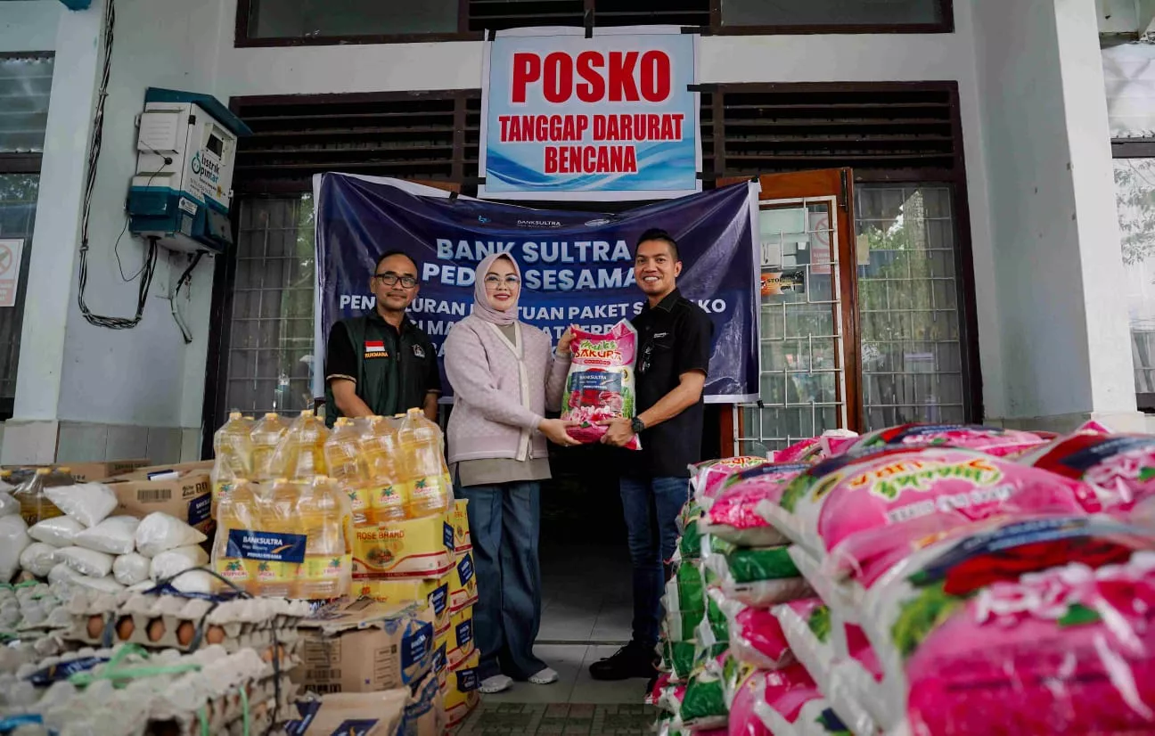 Bank Sutltra Salurkan Bantuan 300 Paket Sembako bagi Warga Terdampak Banjir di Kendari 
