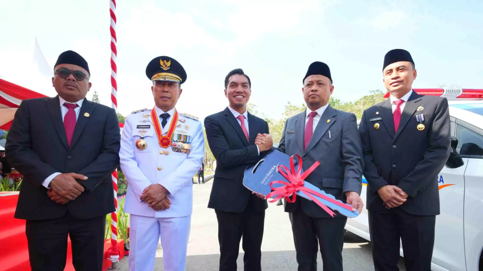 Dukung Pelayanan Kesehatan, Bank Sultra Serahkan Mobil Jenazah ke RSUD Bahteramas