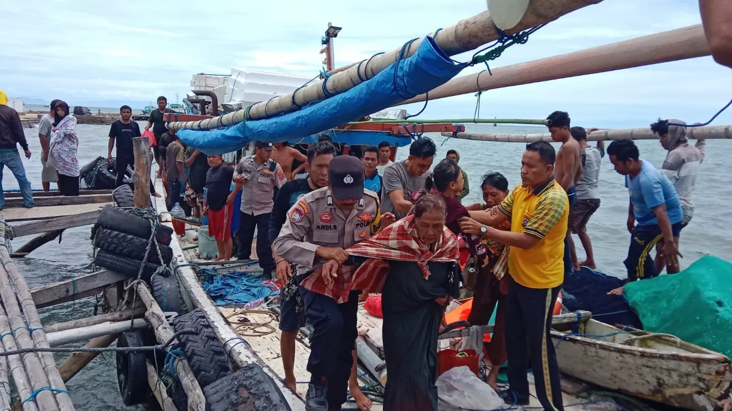 Kapal KM Cahaya Intan Celebes Tenggelam di Perairan Bombana, 20 Orang Selamat