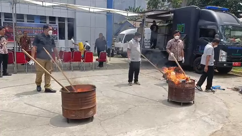 126 Perkara Telah Inkrah, Kejari Kendari Musnahkan 1,8 Kg Narkotika dan Puluhan Barang Bukti Lainnya
