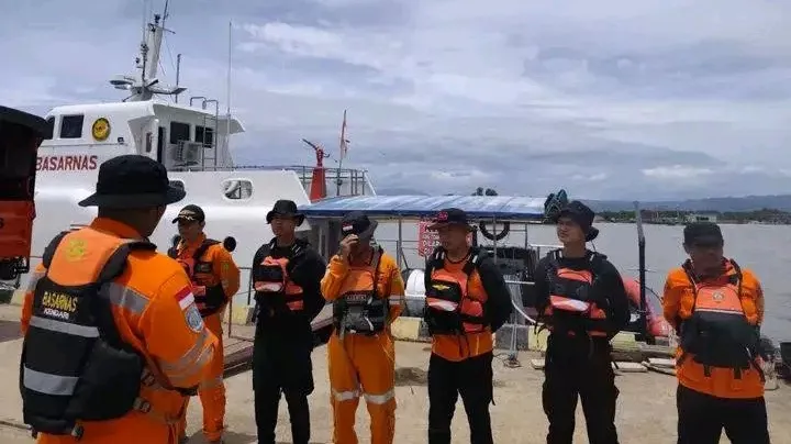 KLM Setia Kawan Berumatan Tabung Gas dan Enam Penumpang Tenggelam di Perairan Poleang Timur