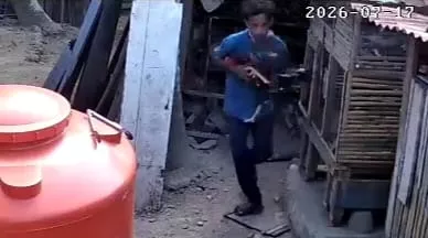 Aksi Pria di Kendari Curi Ayam dari Kandang Warga Terekam CCTV, Diduga Sudah Berulang Kali Beraksi