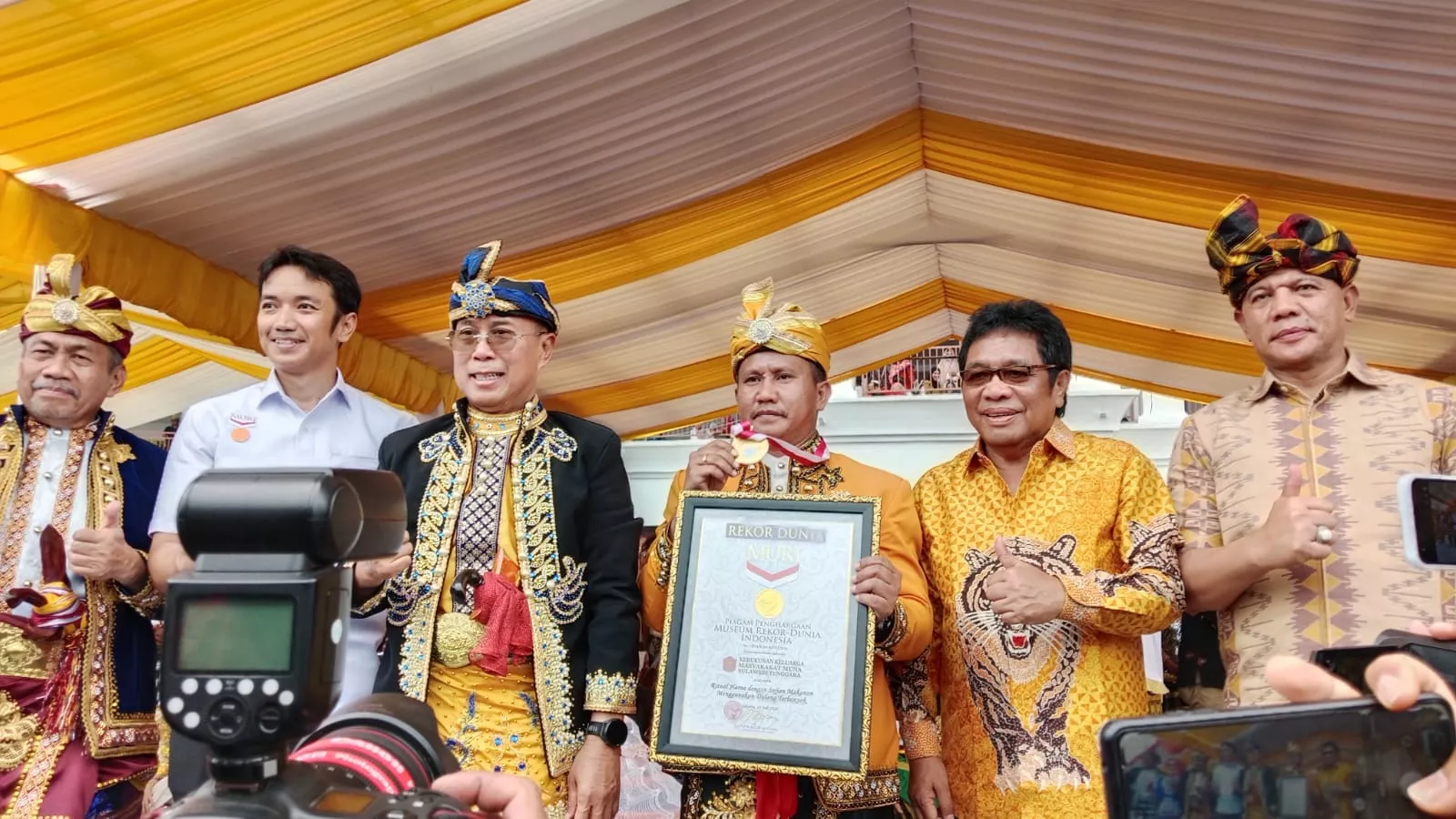 KKMM Sultra Torehkan Rekor MURI Lewat Tradisi Penyajian 1.228 Dulang