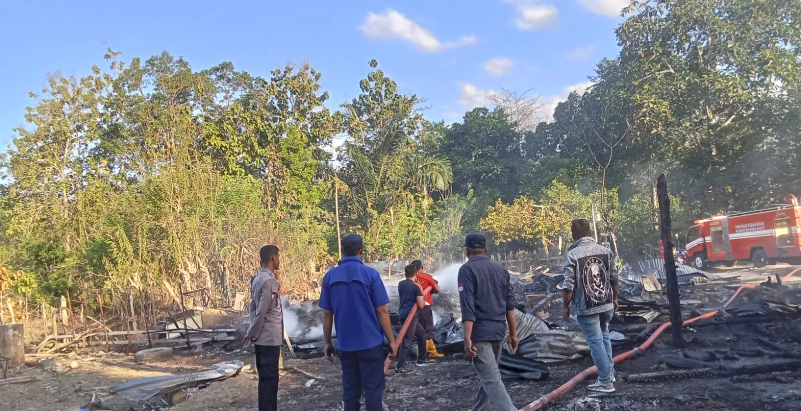 Kebakaran Hanguskan Tiga Rumah di Lombu Jaya Muna Barat, Kerugian Rp350 Juta