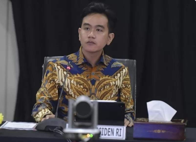 Gibran, Ada Jalan di Luar Istana…!