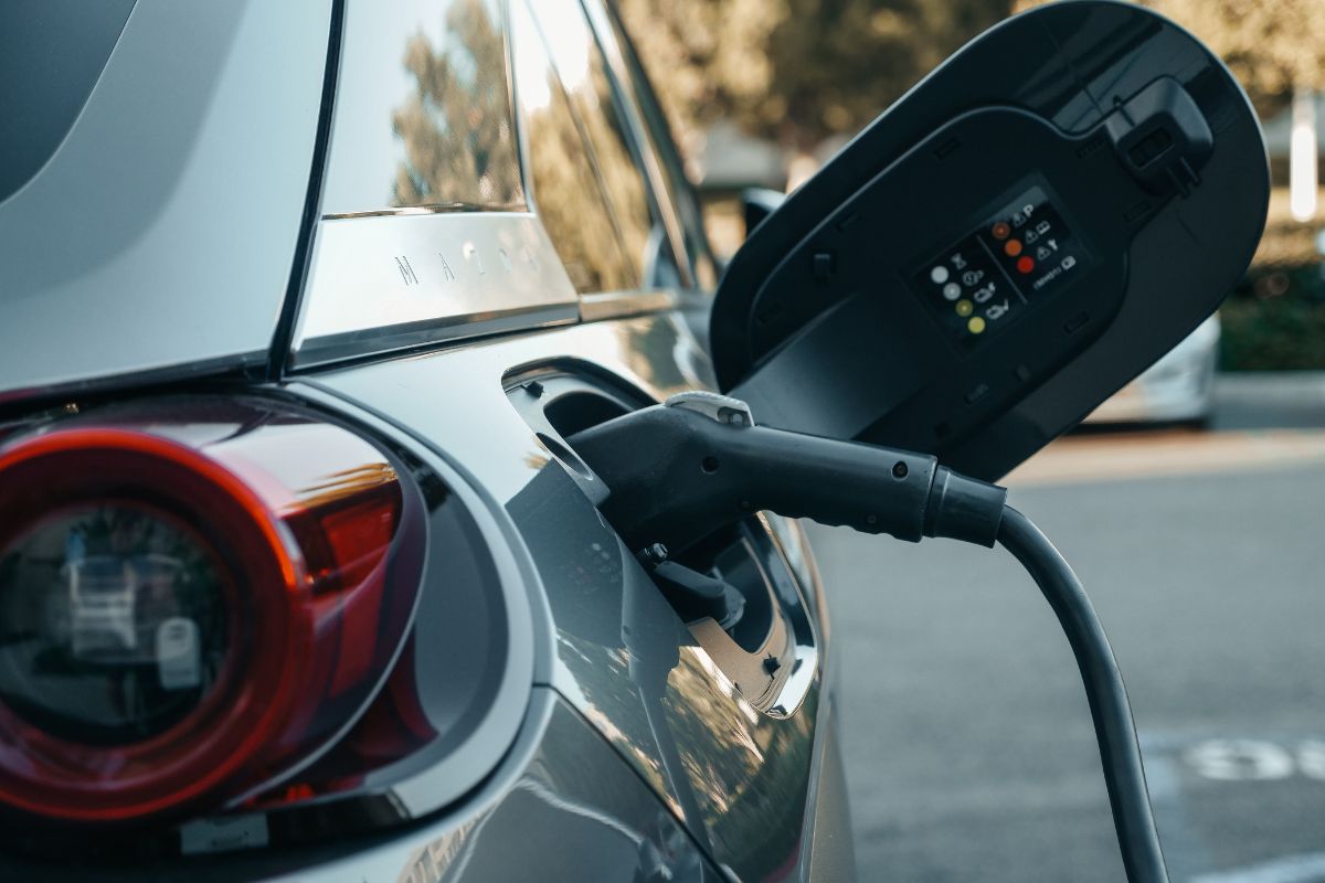 Layanan Home Charging PLN Makin Diminati Pemilik Mobil Listrik