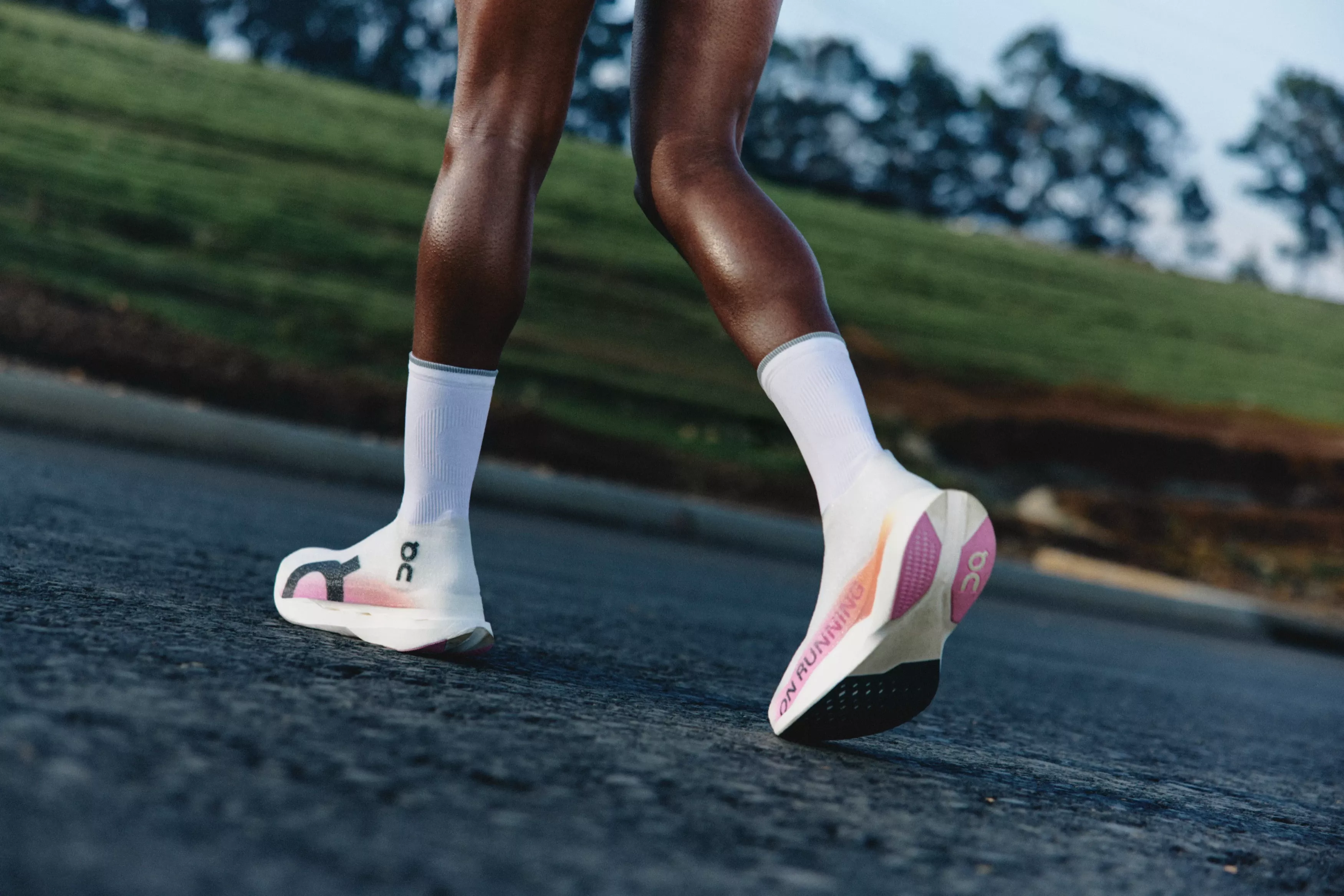 Brand Olahraga asal Swiss ON Tantang Nike dan Adidas dengan Teknologi Canggih