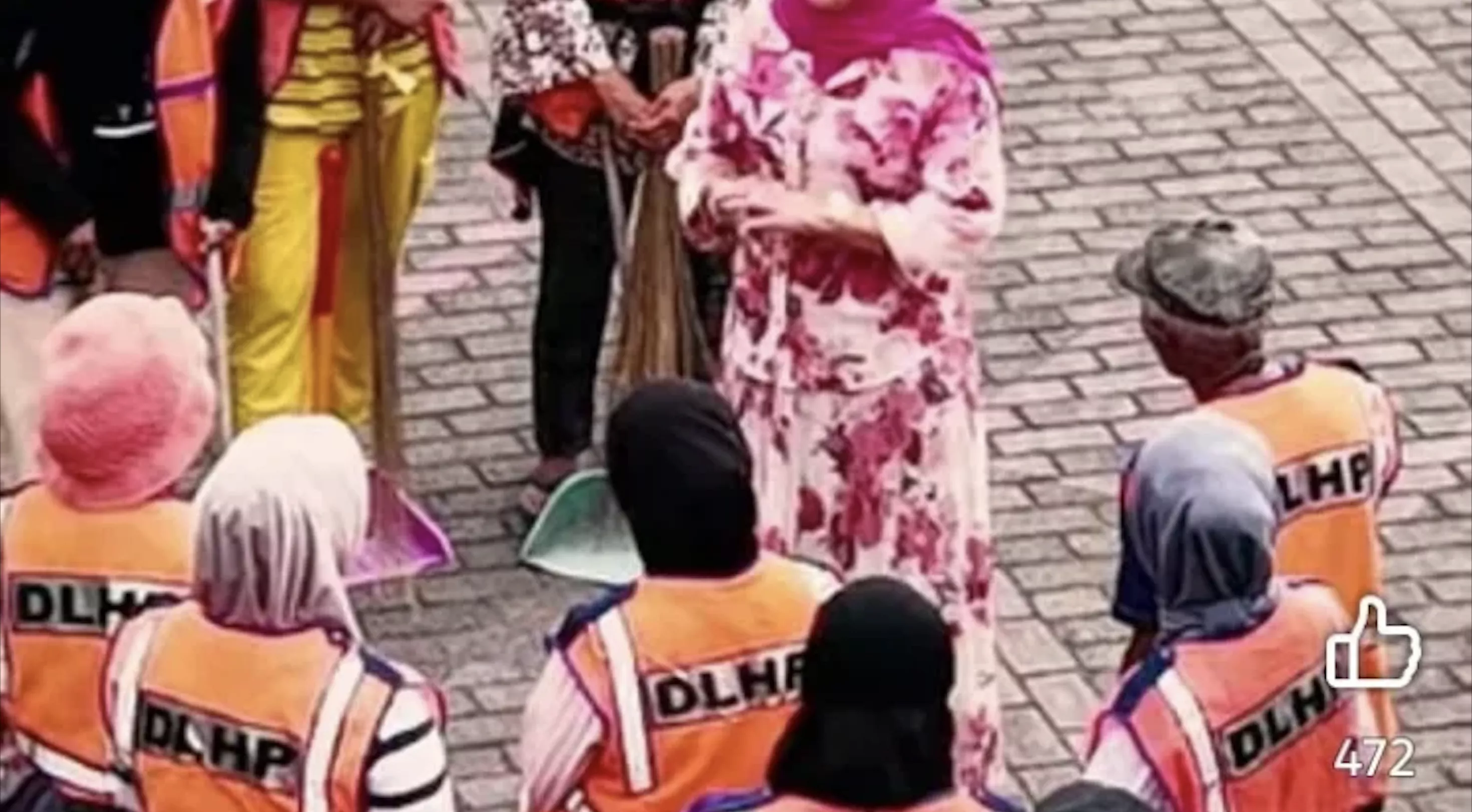 Wakil Wali Kota Ambon Bagikan Sembako untuk Petugas Kebersihan Sambut Ramadan 1447 H