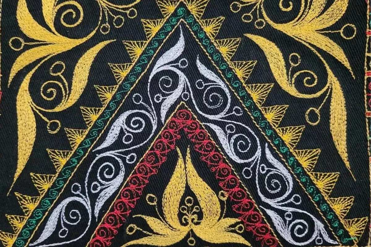 Batik Aceh Asli: Keunikan Motif, Filosofi, dan Pesona Warisan Budaya