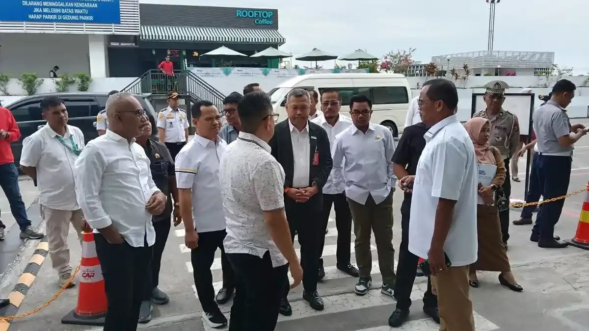 Keluhkan Parkir VIP Rp75 Ribu per Jam, Legislator Sidak Bandara SAMS