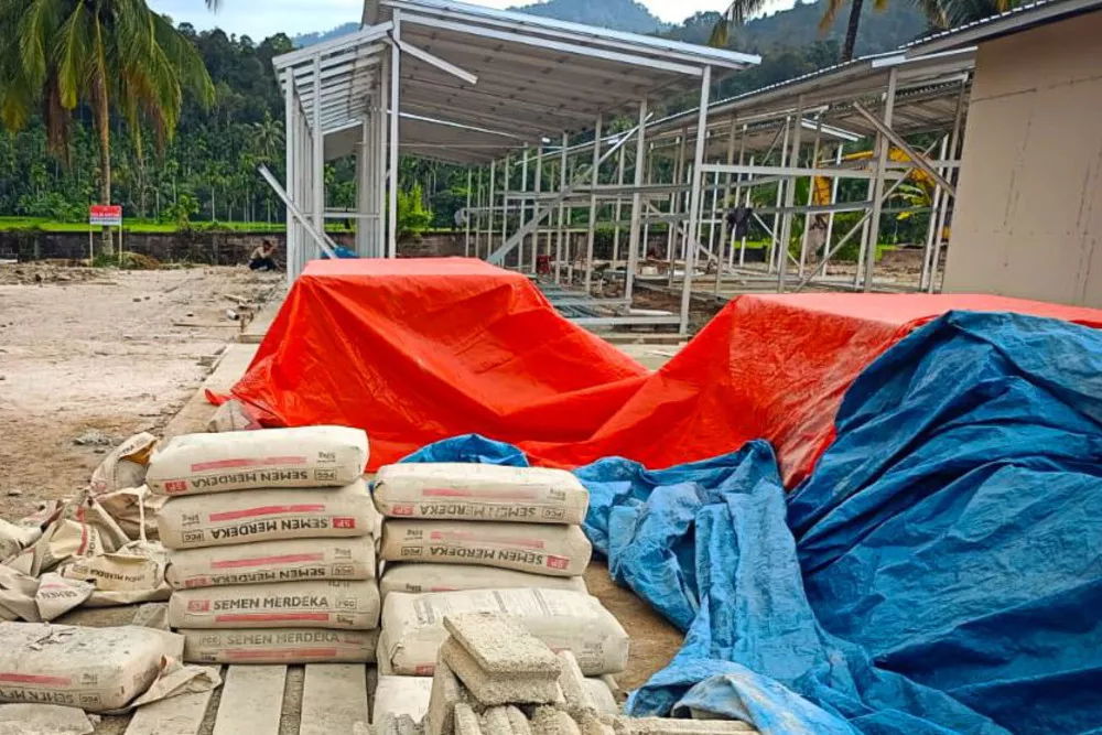 Kolaborasi Berkelanjutan, Semen Padang Dukung Pembangunan Huntara di Tiga Wilayah Sumbar