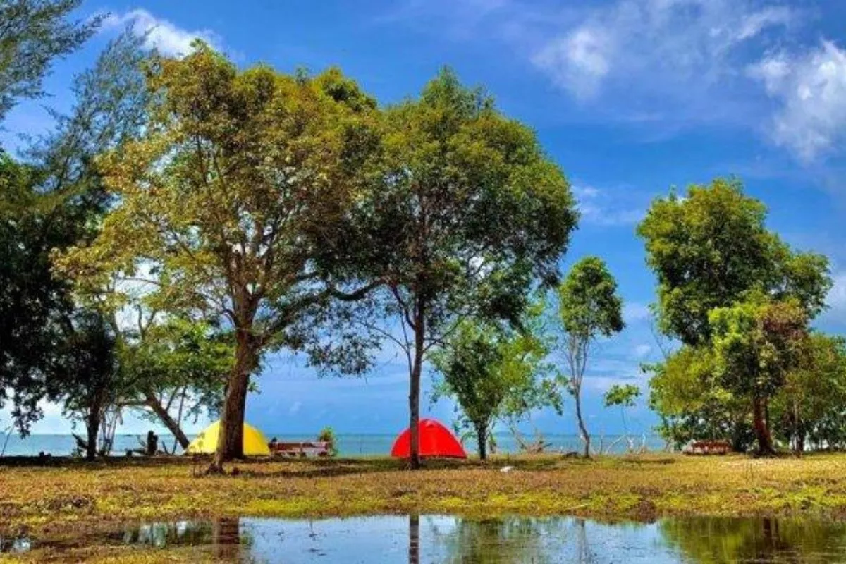 Camping di Bangka Belitung: 7 Spot Tepi Laut dengan Pemandangan Memukau