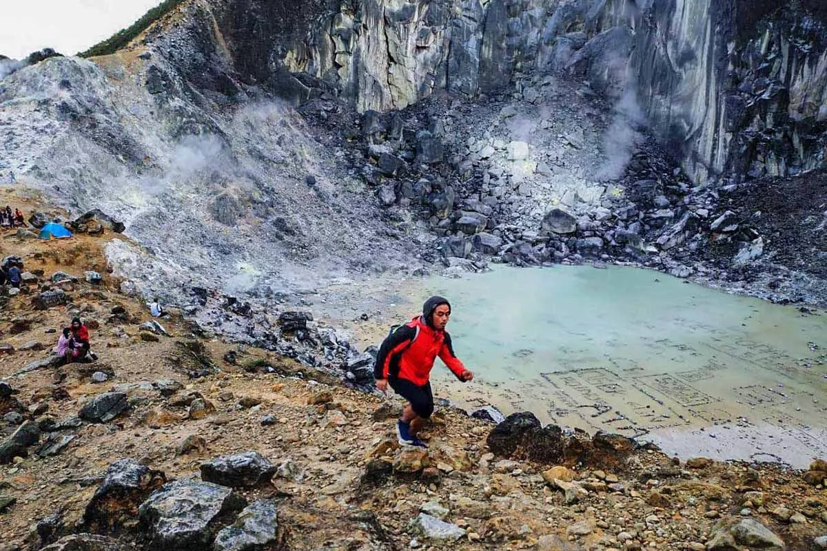 Tips Mendaki Gunung Sibayak Tanpa Pemandu untuk Pengalaman Mandiri