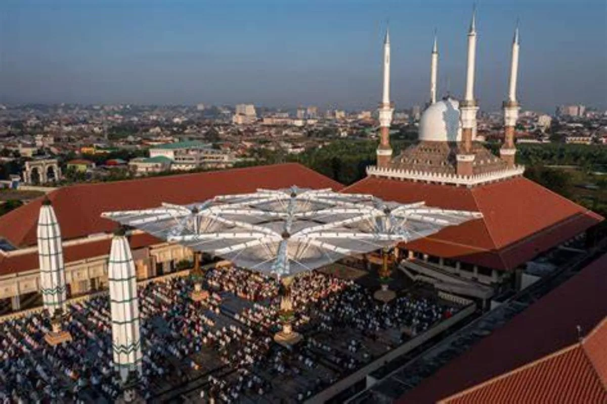 Masjid Agung Jawa Tengah, Perpaduan Arsitektur Jawa, Islam, dan Yunani