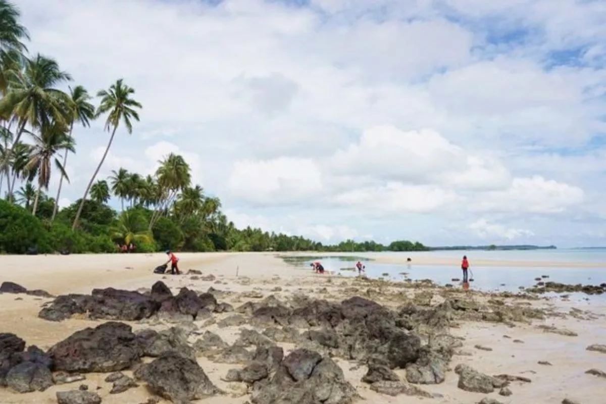 Pantai Sepi di Kepulauan Riau untuk Healing yang Tenang