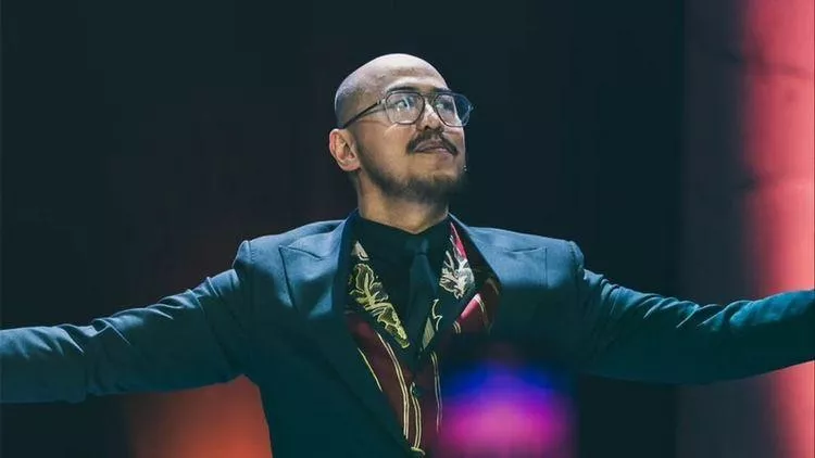 Pandji Pragiwaksono Jelaskan Alasan Sering Bahas Politik di Stand Up