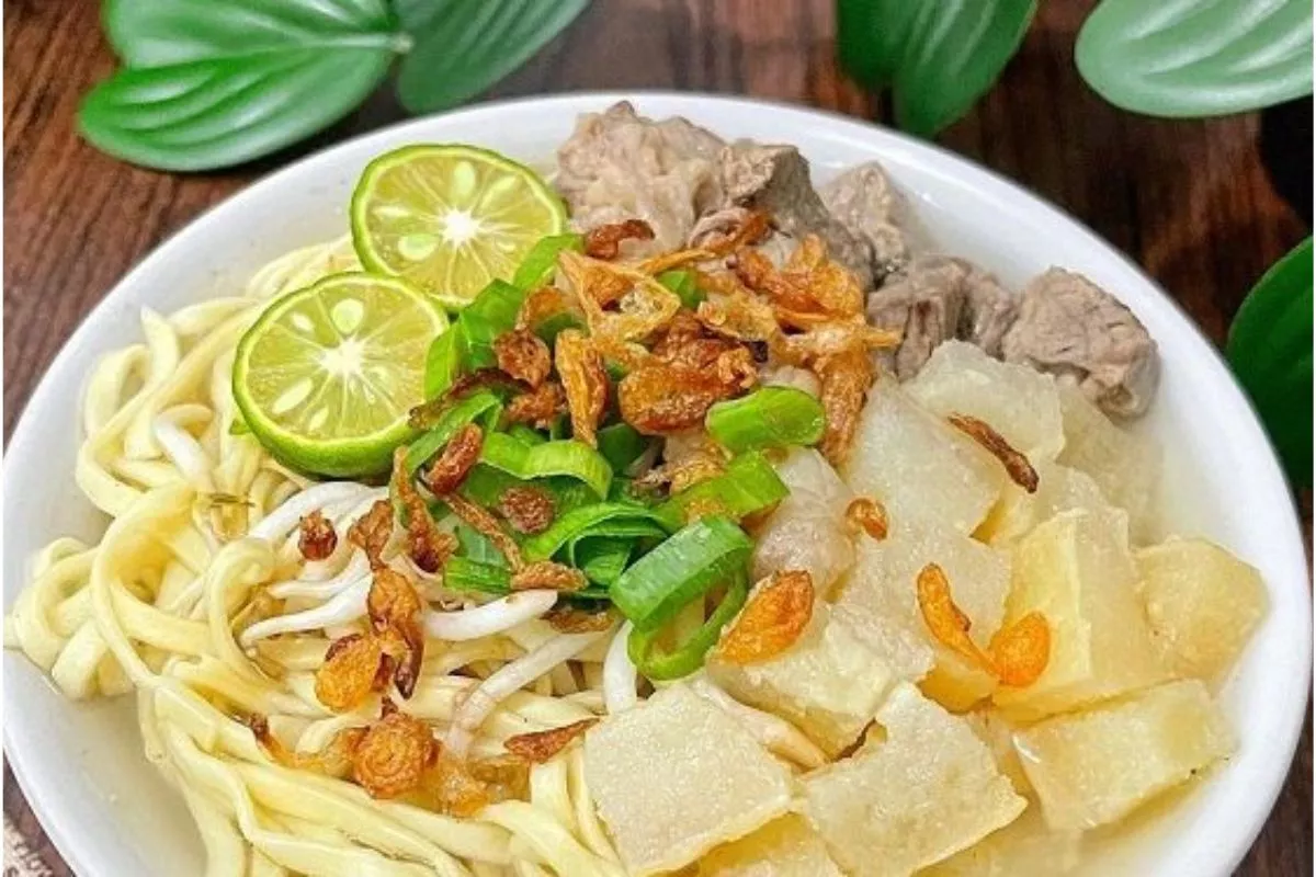 Mie Kocok Bandung Buatan Sendiri, Kuah Sedap dan Kikil Lembut