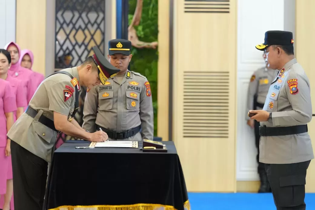 Serah Terima Jabatan Wakapolda Sumut Dipimpin Kapolda Whisnu